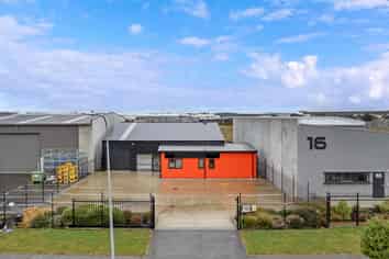 Versatile 342sqm* Building - Modern & Ready!