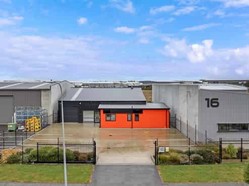 Versatile 342sqm* Building - Modern & Ready!