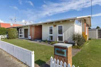 556 Queen Street East, Levin