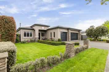 13 Heynes Place, Clive