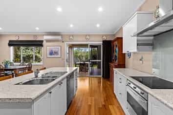 13 Heynes Place, Clive