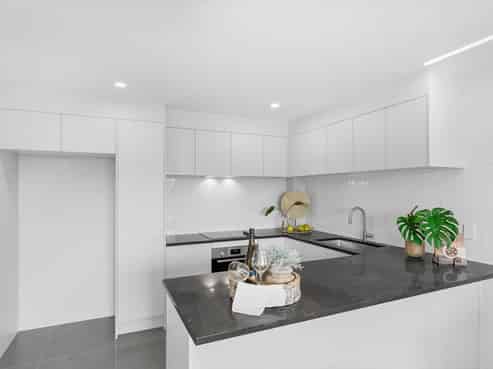 2/49 Northboro Road, Takapuna