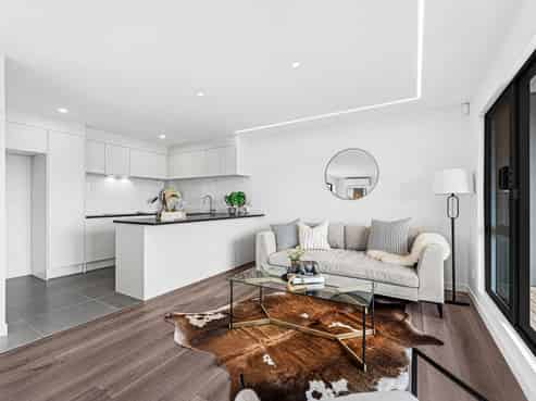 2/49 Northboro Road, Takapuna