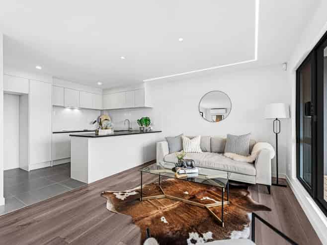 2/49 Northboro Road, Takapuna