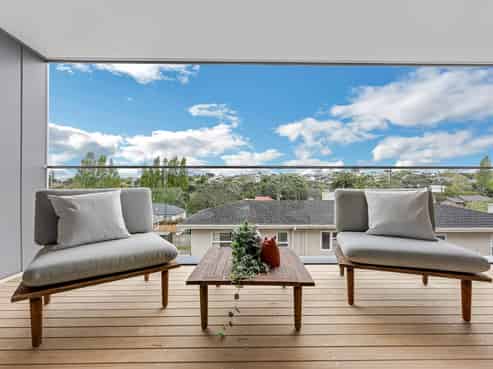 2/49 Northboro Road, Takapuna