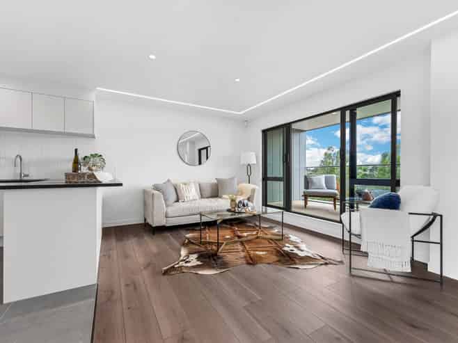 2/49 Northboro Road, Takapuna