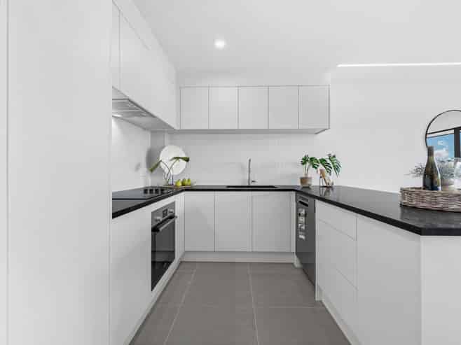 2/49 Northboro Road, Takapuna