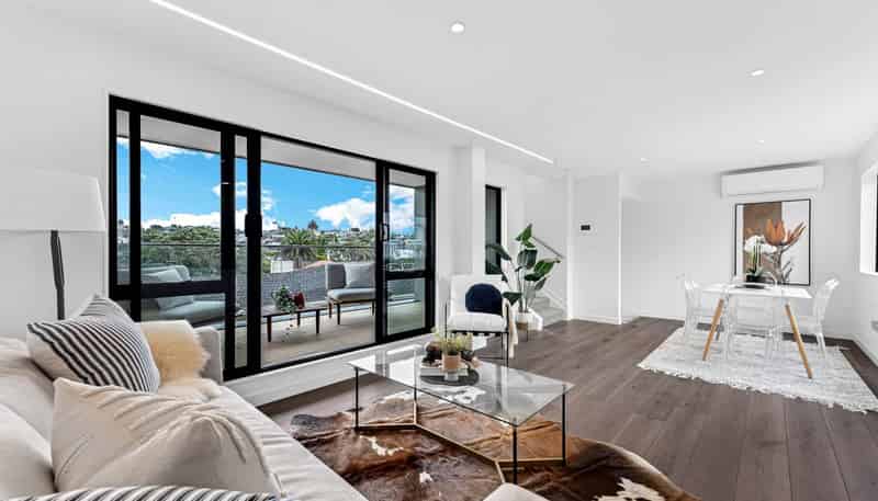 2/49 Northboro Road, Takapuna