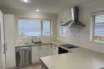 298 Ballintoy Park Drive, Welcome Bay