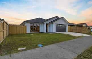 16 Silver Beech Street, Takanini