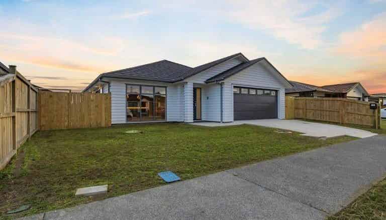 16 Silver Beech Street, Takanini