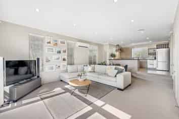 131 Baverstock Road, Flat Bush
