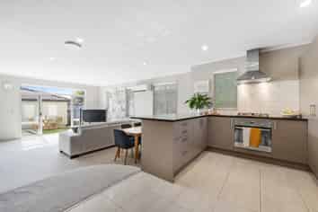 131 Baverstock Road, Flat Bush