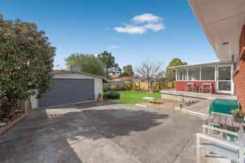 12 Mirrabooka Avenue, Botany Downs