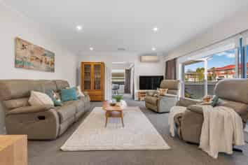 12 Mirrabooka Avenue, Botany Downs