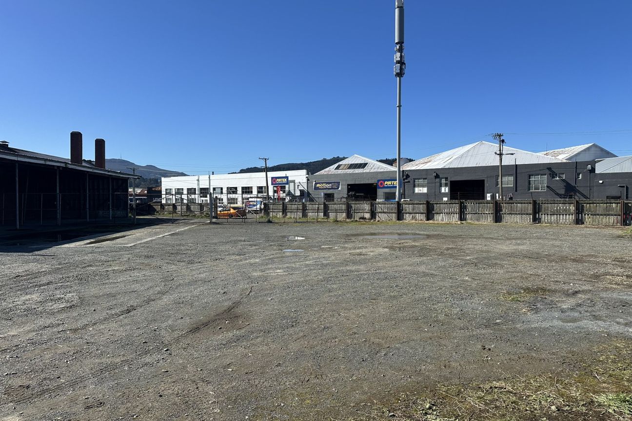 Central Harbour Basin Industrial to Lease - Altro