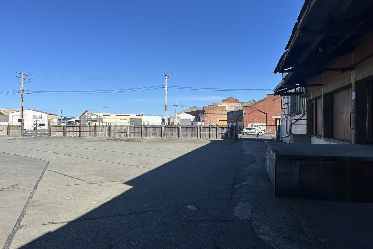 Central Harbour Basin Industrial to Lease - Vista 5