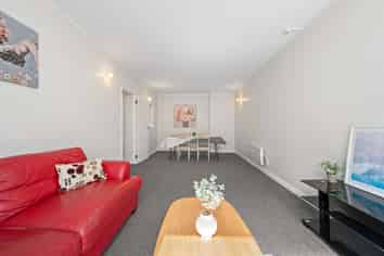 13/70 Hobson Street, Thorndon