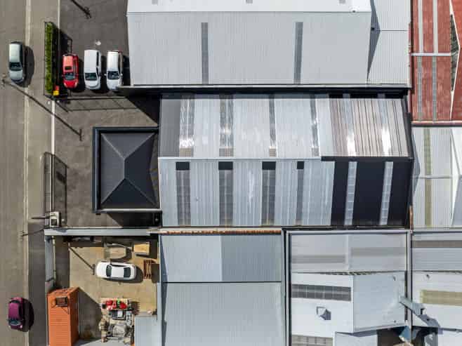 Immaculate Warehouse & Showroom/Office