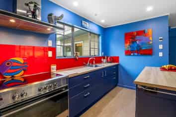 520 Number 3 Line, Okoia