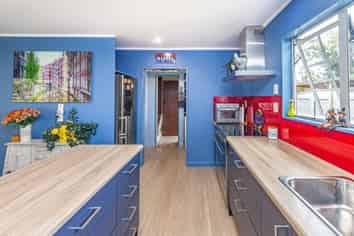 520 No 3 Line, Okoia