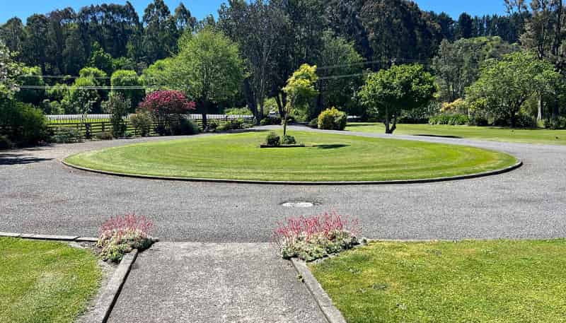 520 Number 3 Line, Okoia