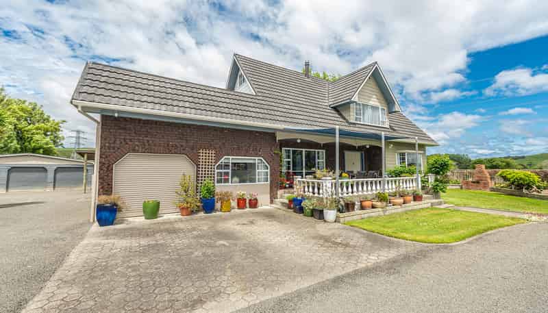 520 No 3 Line, Okoia