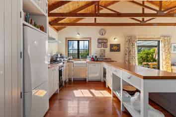7 Redwood Lane, Martinborough