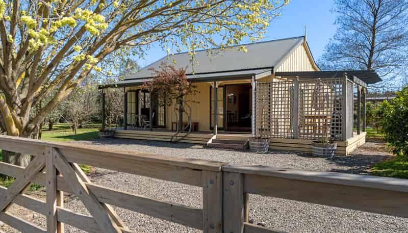 7 Redwood Lane, Martinborough