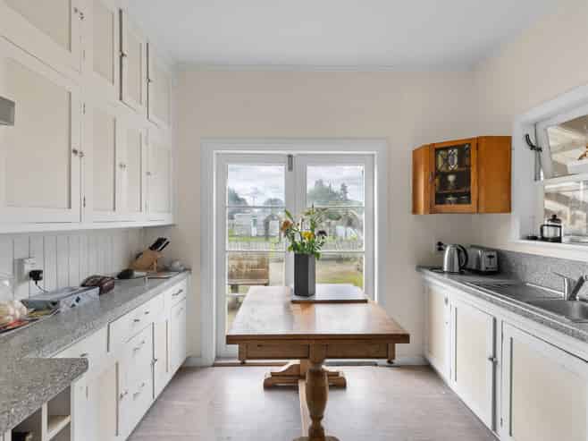 17 Robert Street, Marton