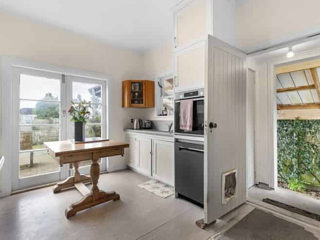 17 Robert Street, Marton