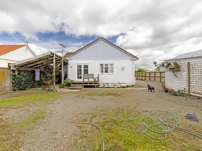 17 Robert Street, Marton