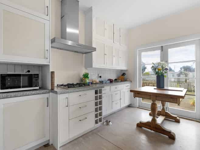 17 Robert Street, Marton