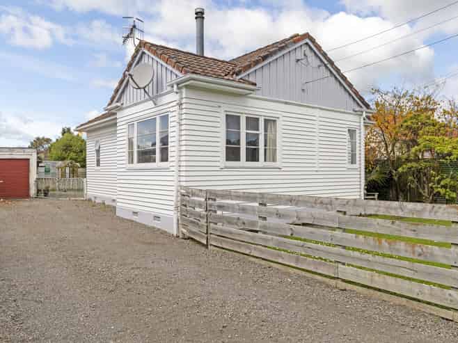 17 Robert Street, Marton