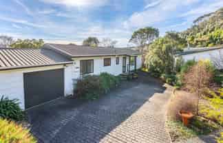 14 Poneke Drive, Waikanae