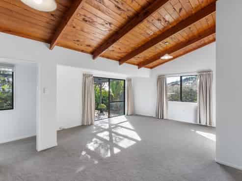 14 Poneke Drive, Waikanae