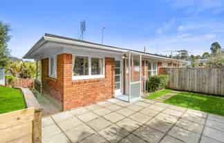 2/55 Ayton Drive, Totara Vale