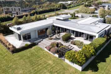 2 Aglaia Place, Cracroft