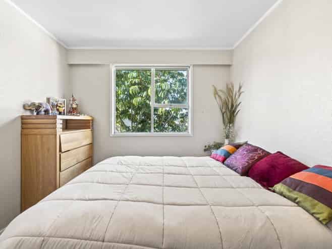 13 Helleur Road, Massey