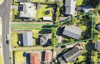 13 Helleur Road, Massey