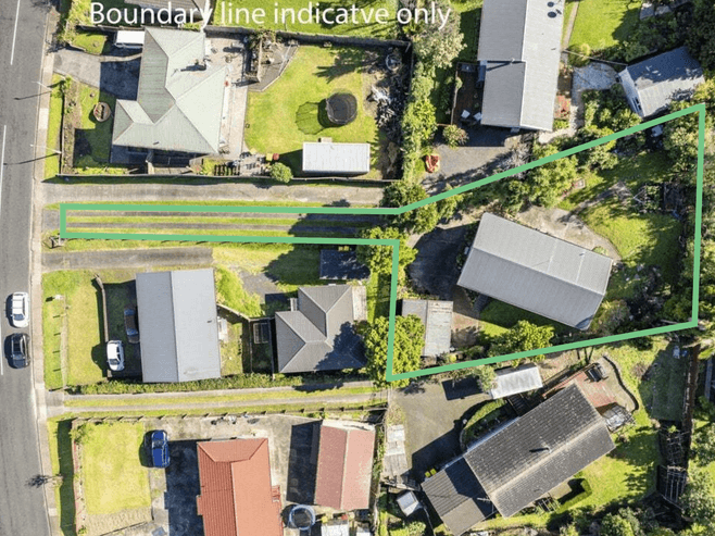 13 Helleur Road, Massey