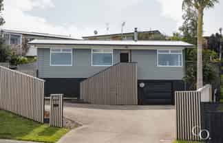 14 Kingswood Road, Brookfield