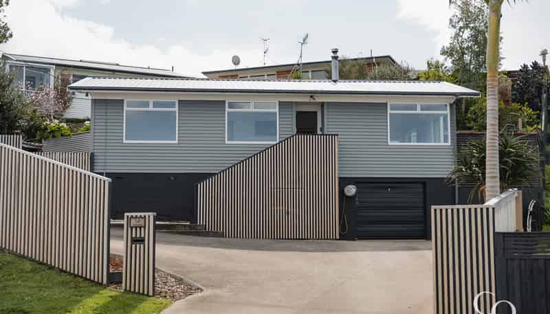 14 Kingswood Road, Brookfield