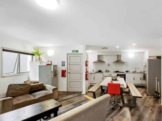 Newton gem with 32.5m height + income