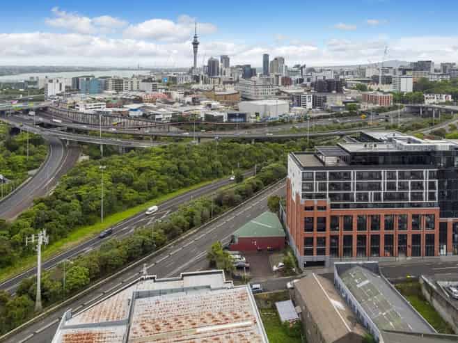 Newton gem with 32.5m height + income