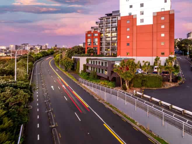 Newton gem with 32.5m height + income