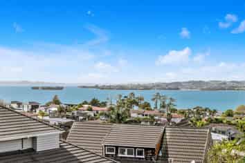 8 Beach Road, Mellons Bay
