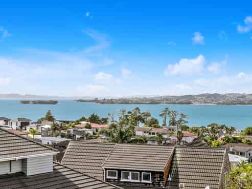 8 Beach Road, Mellons Bay