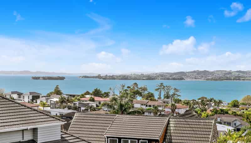 8 Beach Road, Mellons Bay