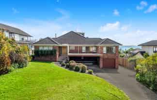 8 Beach Road, Mellons Bay